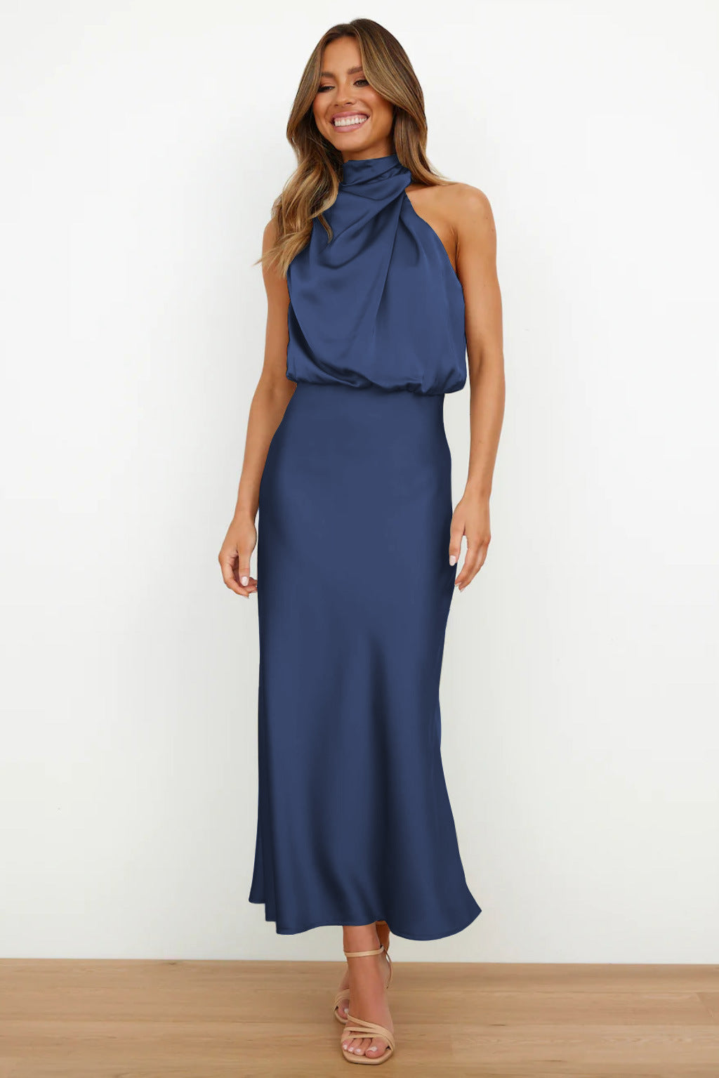 Benthe - Midi Kjole med Off-the-Shoulder Design