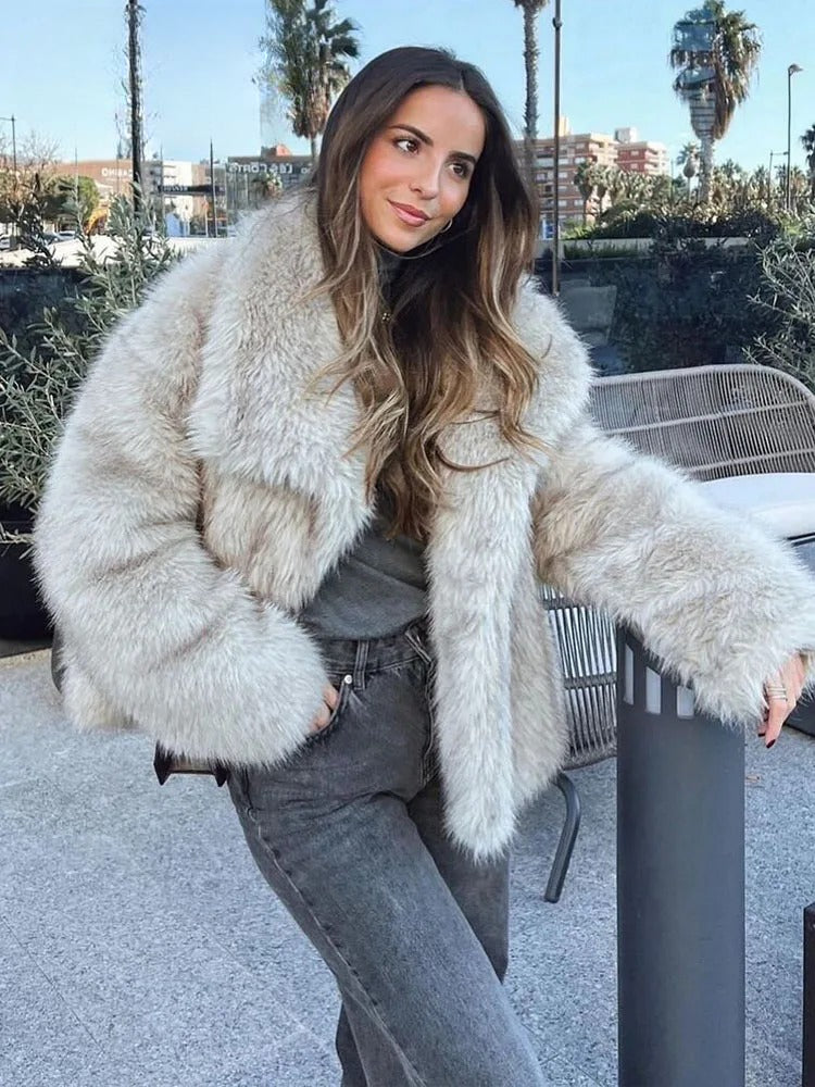 Alena | Elegant Jakke i Syntetisk Pels