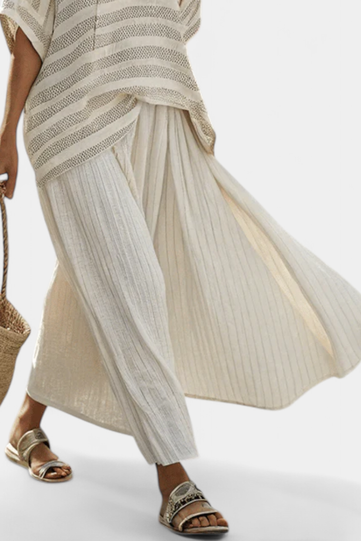 Daisy Sæt i Bambuslin med Elegant Stribet Bluse og Løse Bukser til Moderne og Komfortabel Stil
