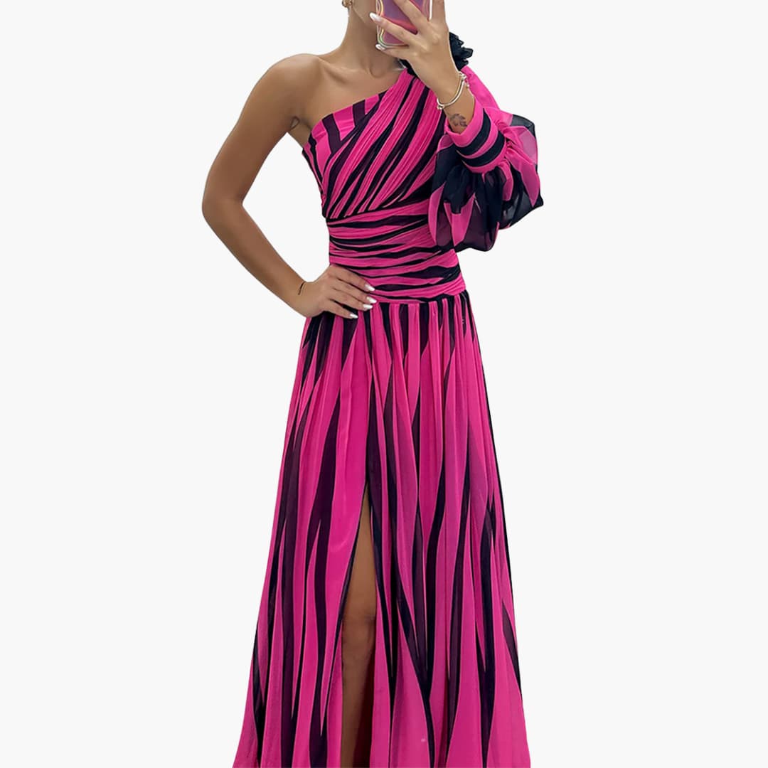 Carla – Elegant Maxi Kjole med Én Strop og Stribet Mønster