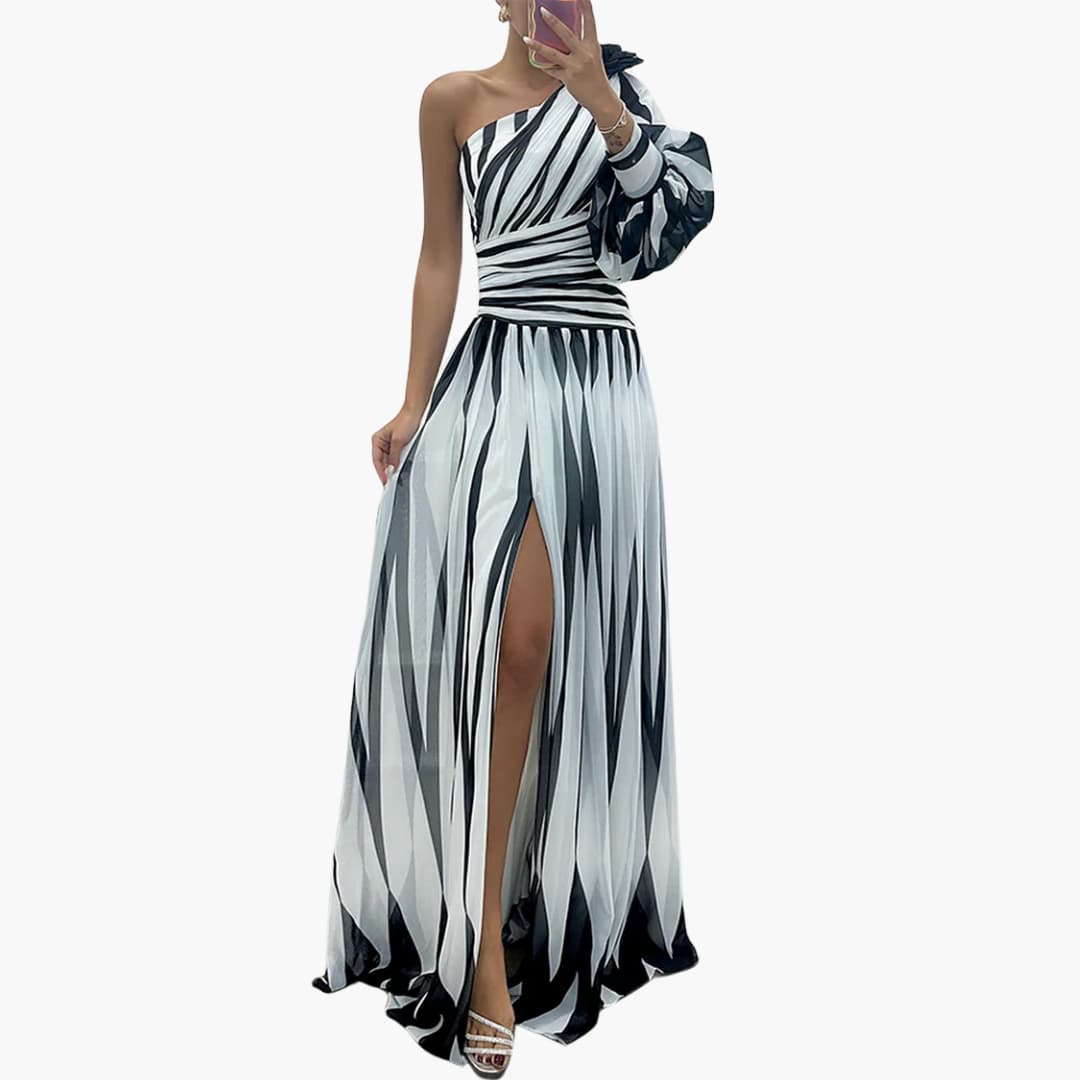 Carla – Elegant Maxi Kjole med Én Strop og Stribet Mønster