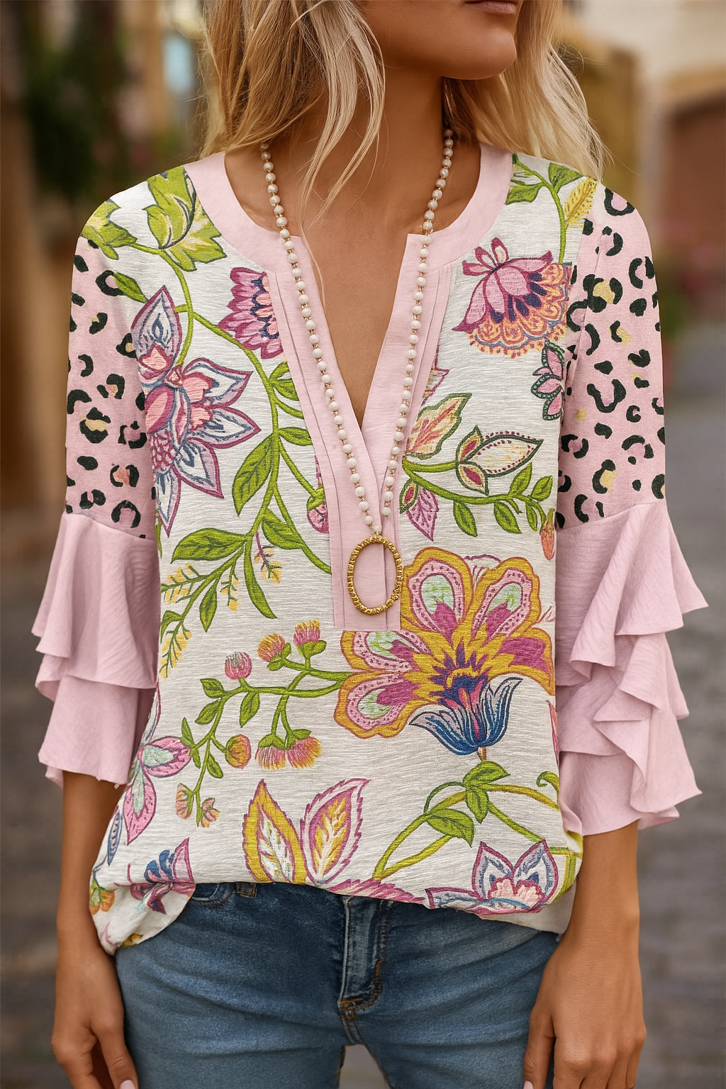 Lola – Blomster Eksplosion og Modige Pastelfarver