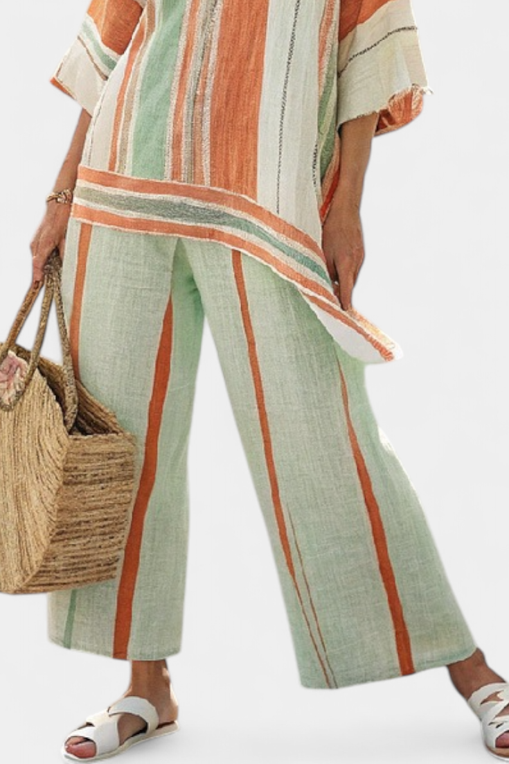 Elegant sæt med en linned bamboobælte, asymmetrisk bluse og brede bukser til en raffineret stil