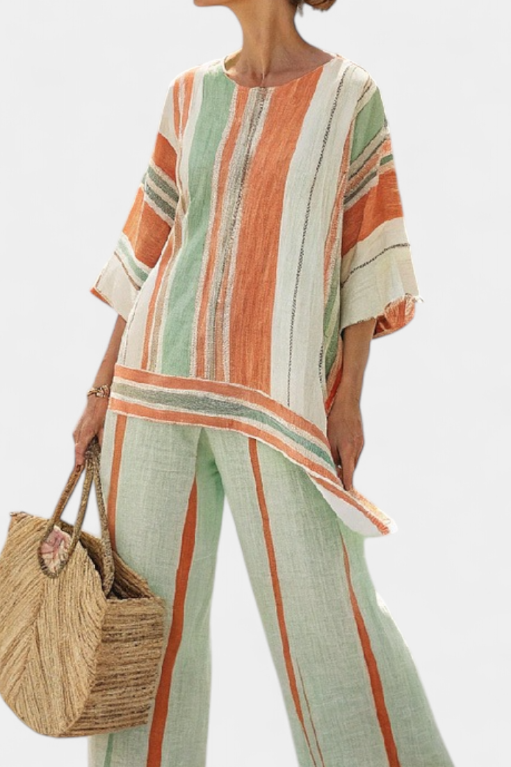 Elegant sæt med en linned bamboobælte, asymmetrisk bluse og brede bukser til en raffineret stil