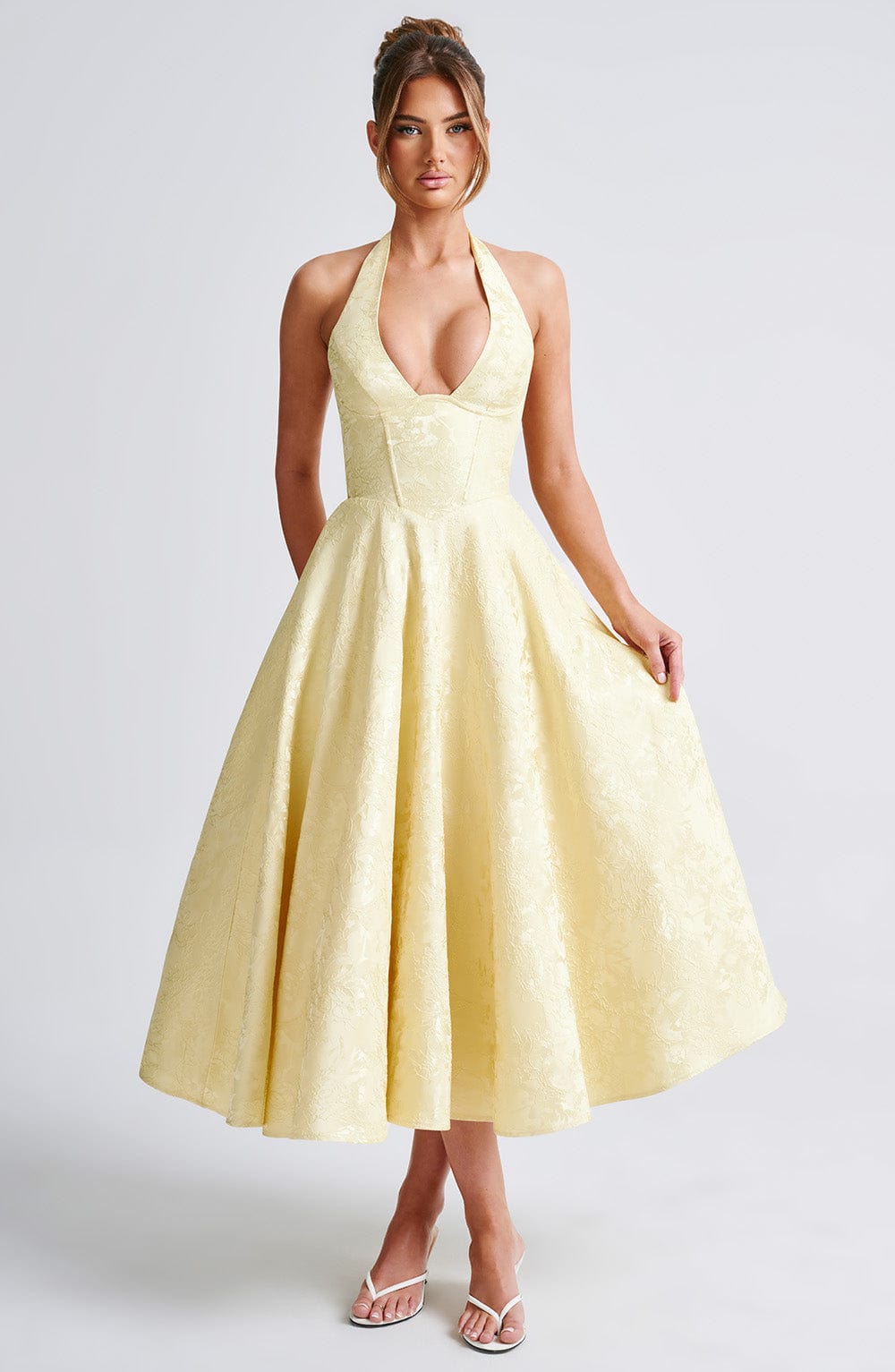 Adoria | Elegant Kjole med Amerikansk Udsnit