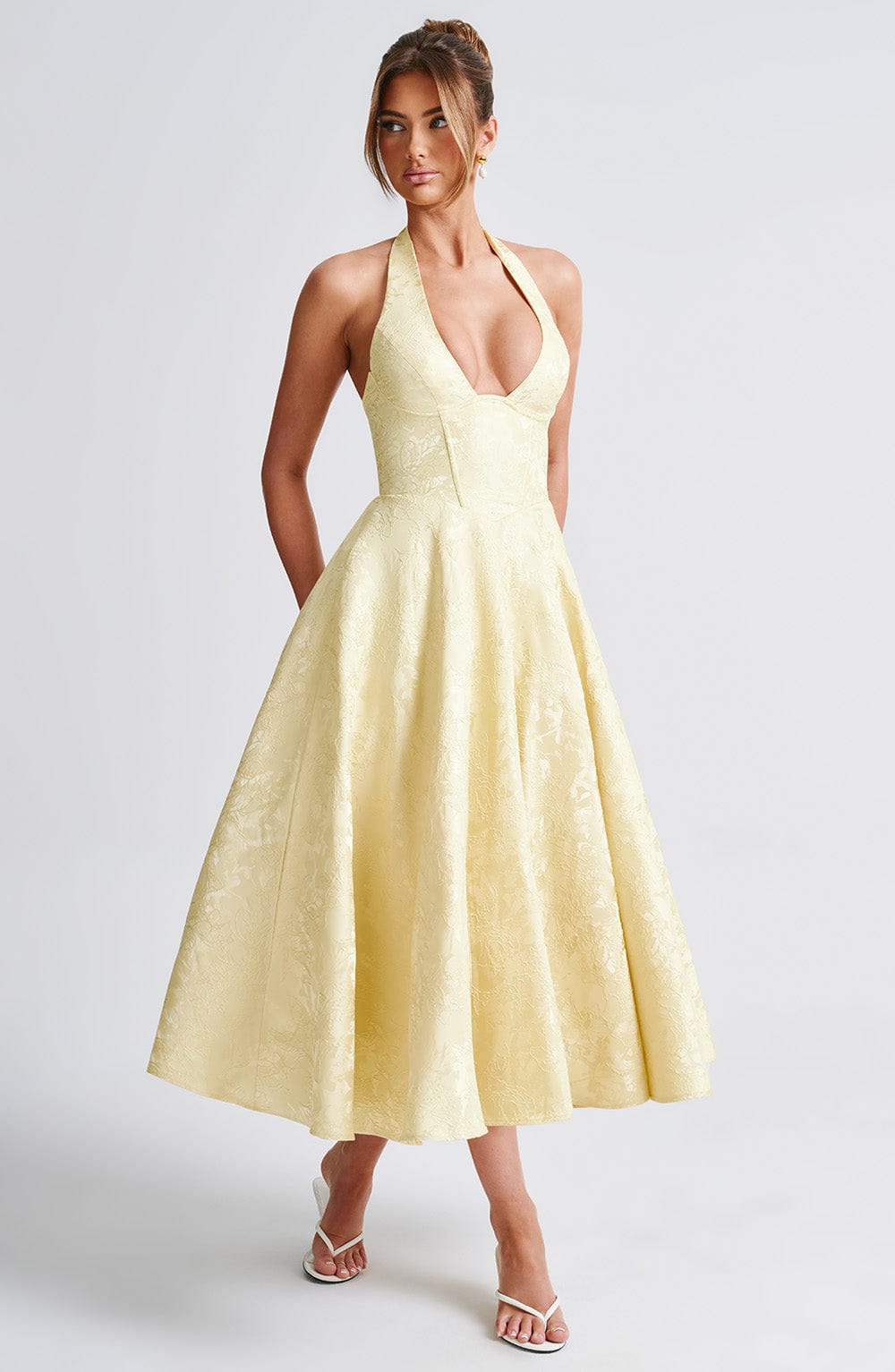 Adoria | Elegant Kjole med Amerikansk Udsnit