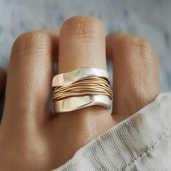 Ring i forgyldt tråd