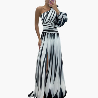 Carla – Elegant Maxi Kjole med Én Strop og Stribet Mønster