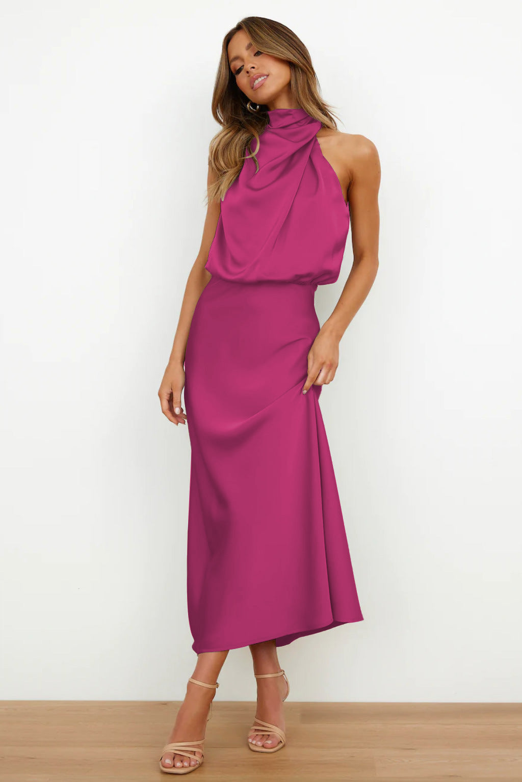 Benthe - Midi Kjole med Off-the-Shoulder Design