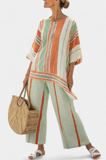 Elegant sæt med en linned bamboobælte, asymmetrisk bluse og brede bukser til en raffineret stil