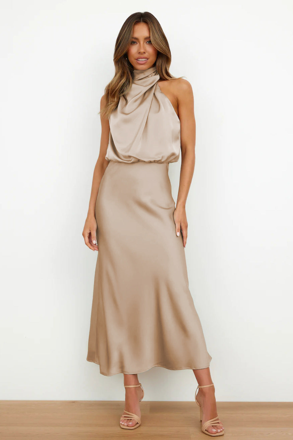 Benthe - Midi Kjole med Off-the-Shoulder Design