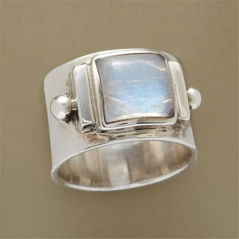 Vintage ring med krystal i form af en terning